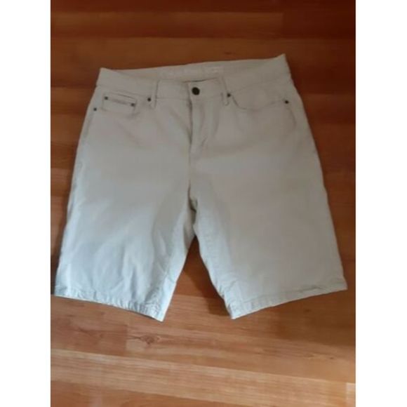 Women’s Calvin Klein Light Tan Khaki Flat Front Chino Shorts Size 12 - Picture 1 of 12